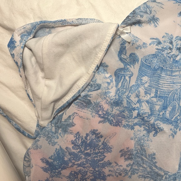 Windsor Scenic Route V-Neck Halter Mesh Crop Top - Picture 2 of 3